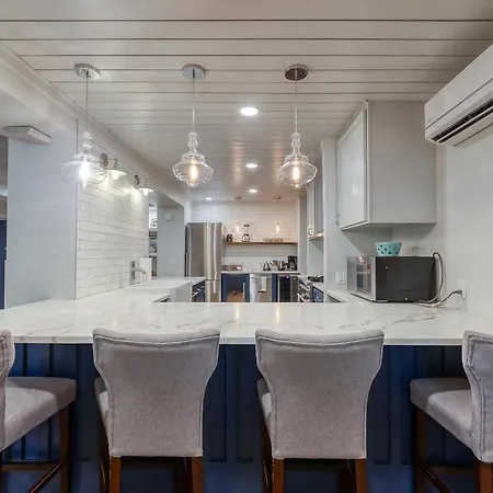 The 4M Golden House #9 - Beautiful Apt Minutes From Downtown